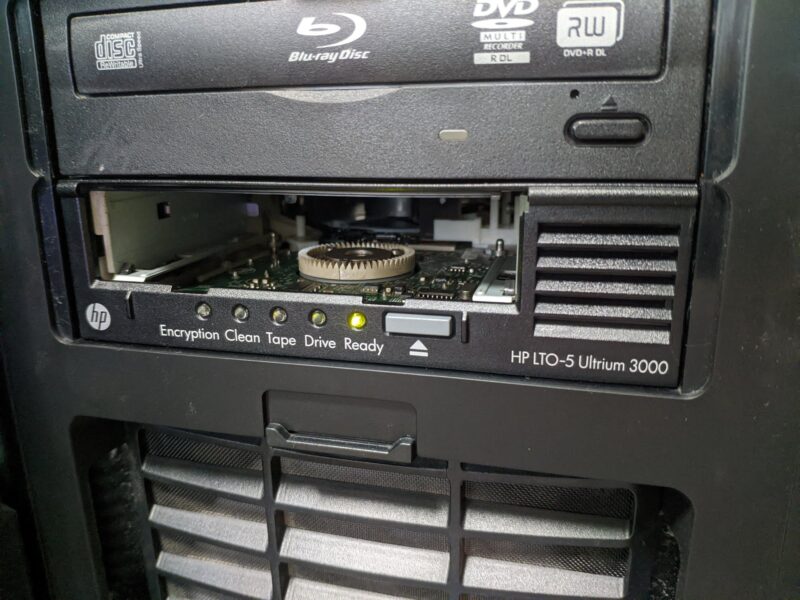 LTO5 テープドライブ Amazon.co.jp: Tandberg Data LTO5 ハーフハイト 外付テープ