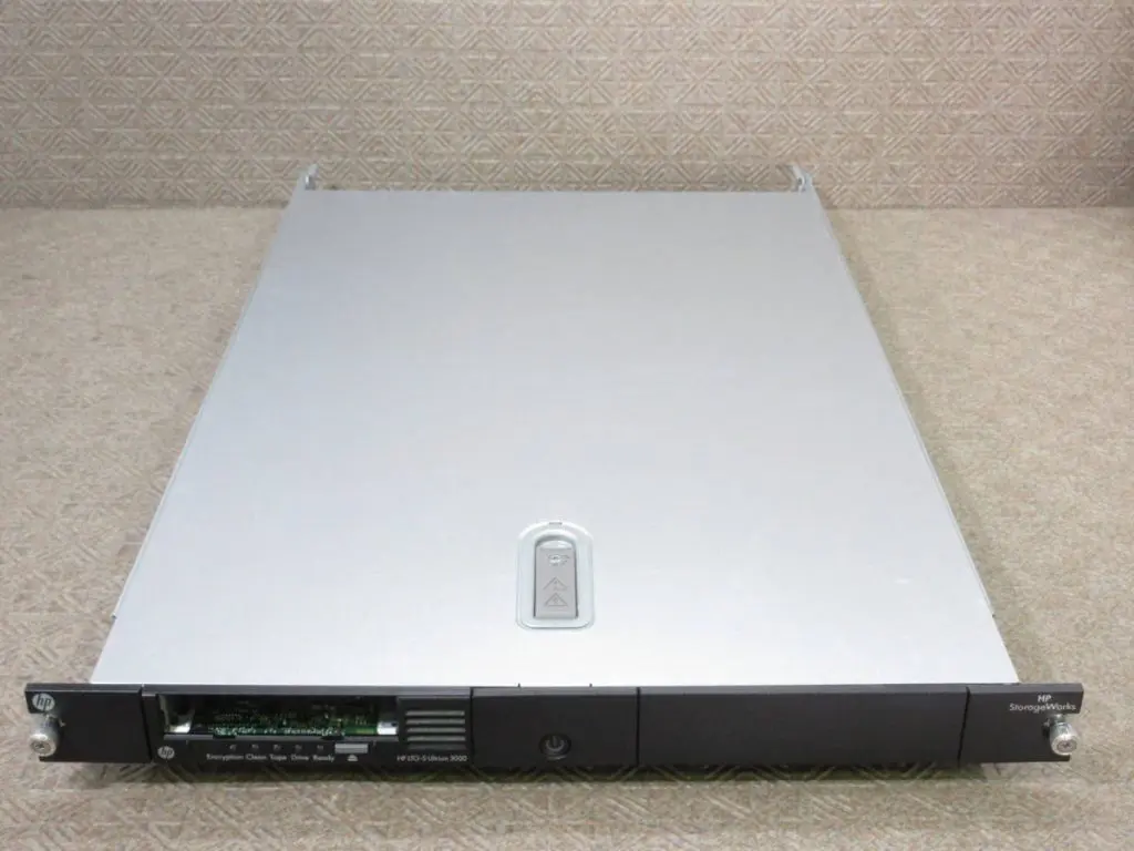 LTO5 テープドライブ Amazon.co.jp: Tandberg Data LTO5 ハーフハイト 外付テープ